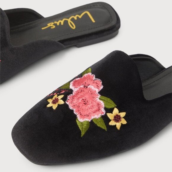 Lulu's Black Floral Embroidered Mules - Picture 6 of 6